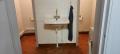 Grande salle toilettes du rez-de-chaussée